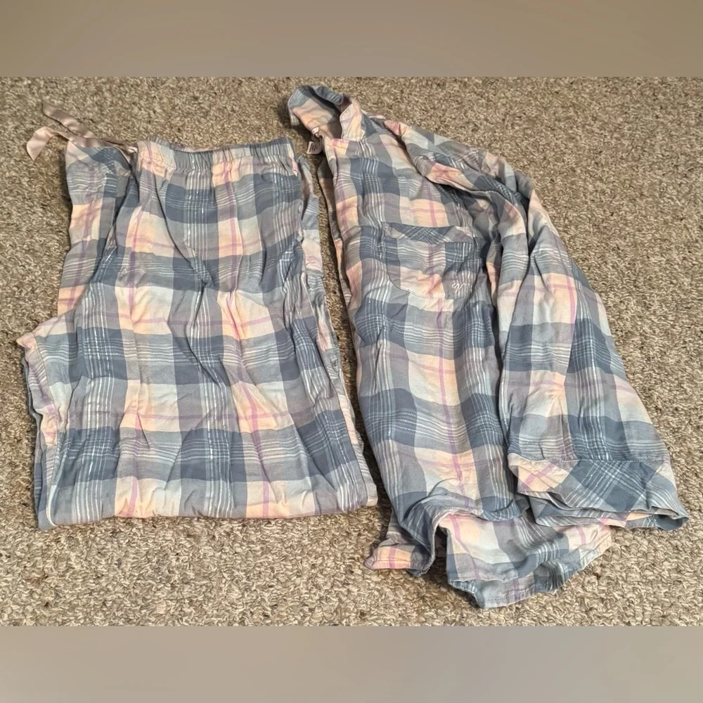 Victoria’s Secret Multi Plaid Long Sleeve and Pants PJ Set - Picture 1 of 4